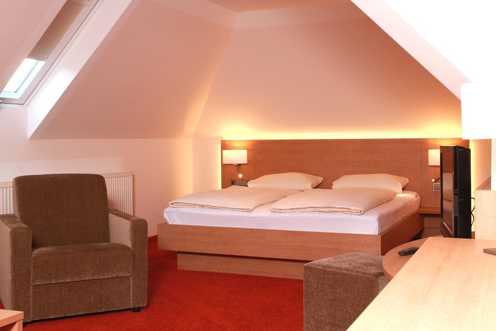 Hotel Goldenes Fass In Rothenburg Ob Der Tauber Exterior photo