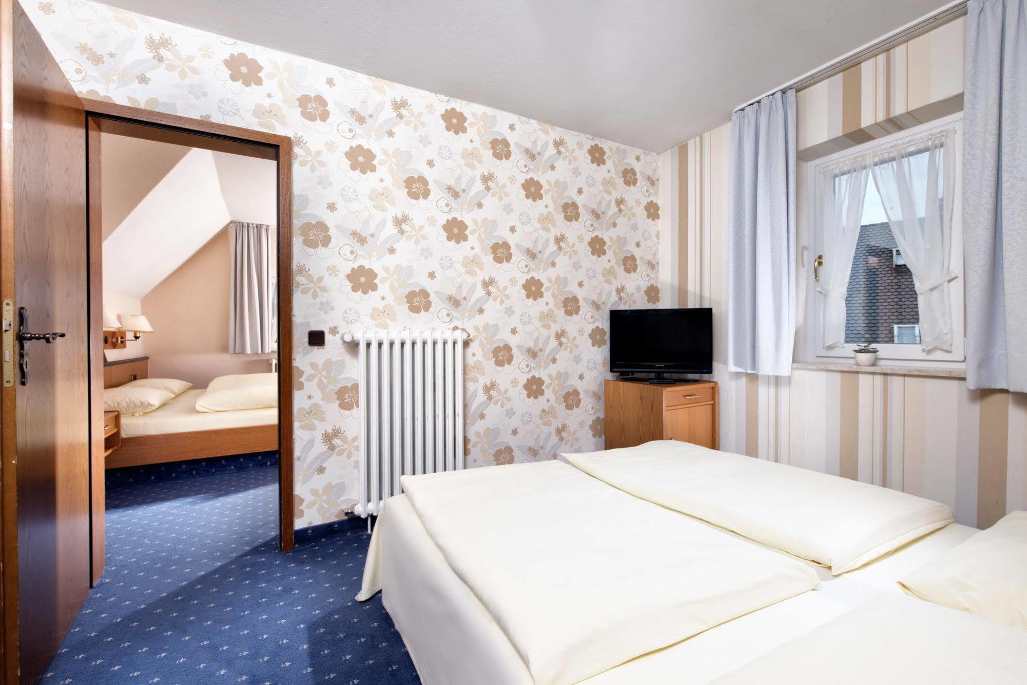 Hotel Goldenes Fass In Rothenburg Ob Der Tauber Exterior photo