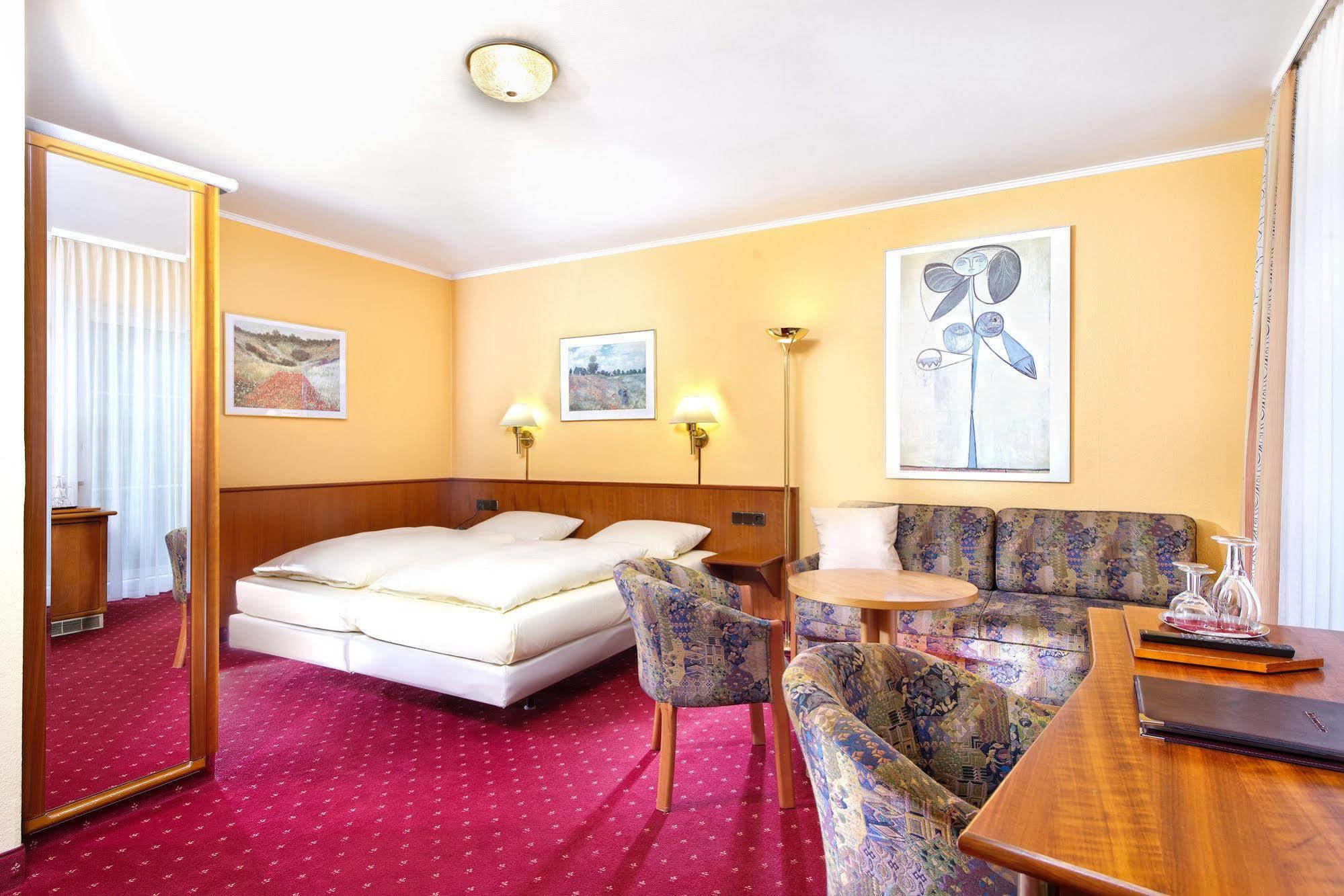 Hotel Goldenes Fass In Rothenburg Ob Der Tauber Exterior photo