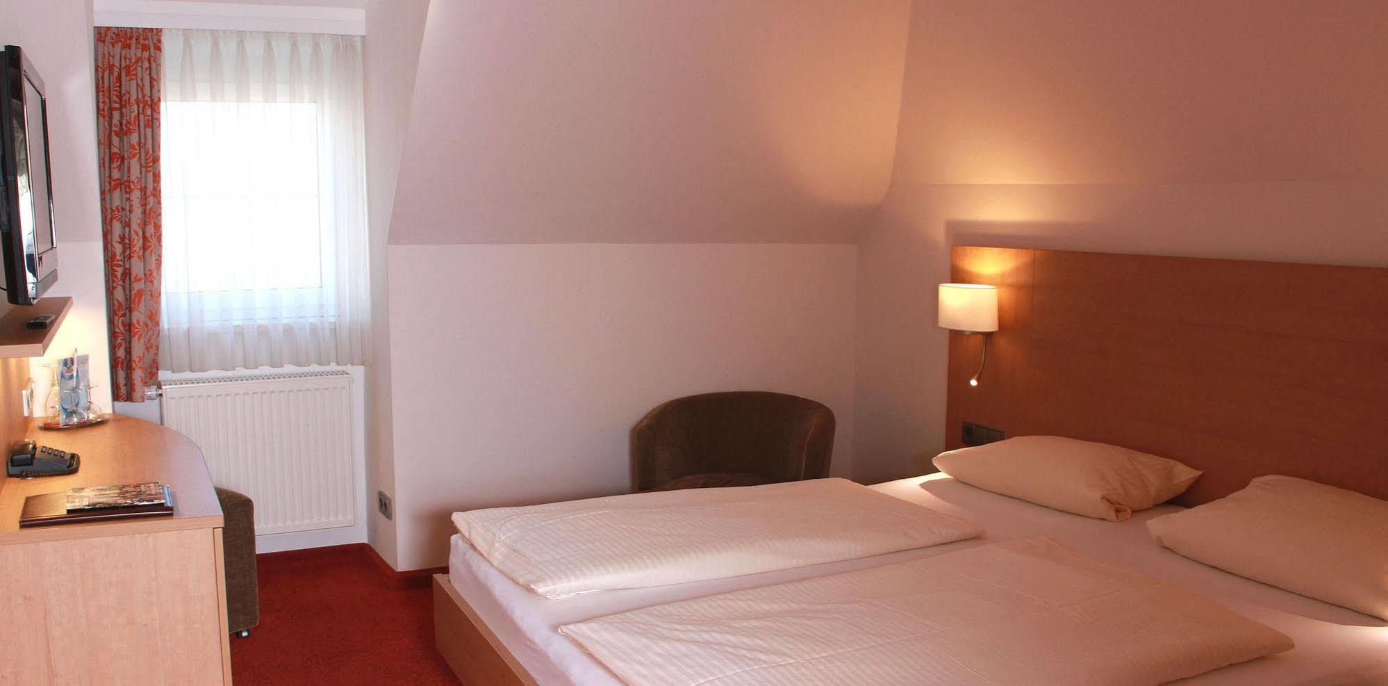 Hotel Goldenes Fass In Rothenburg Ob Der Tauber Exterior photo